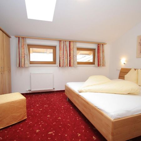 Charming Apartment In Uderns With Balcony Luaran gambar
