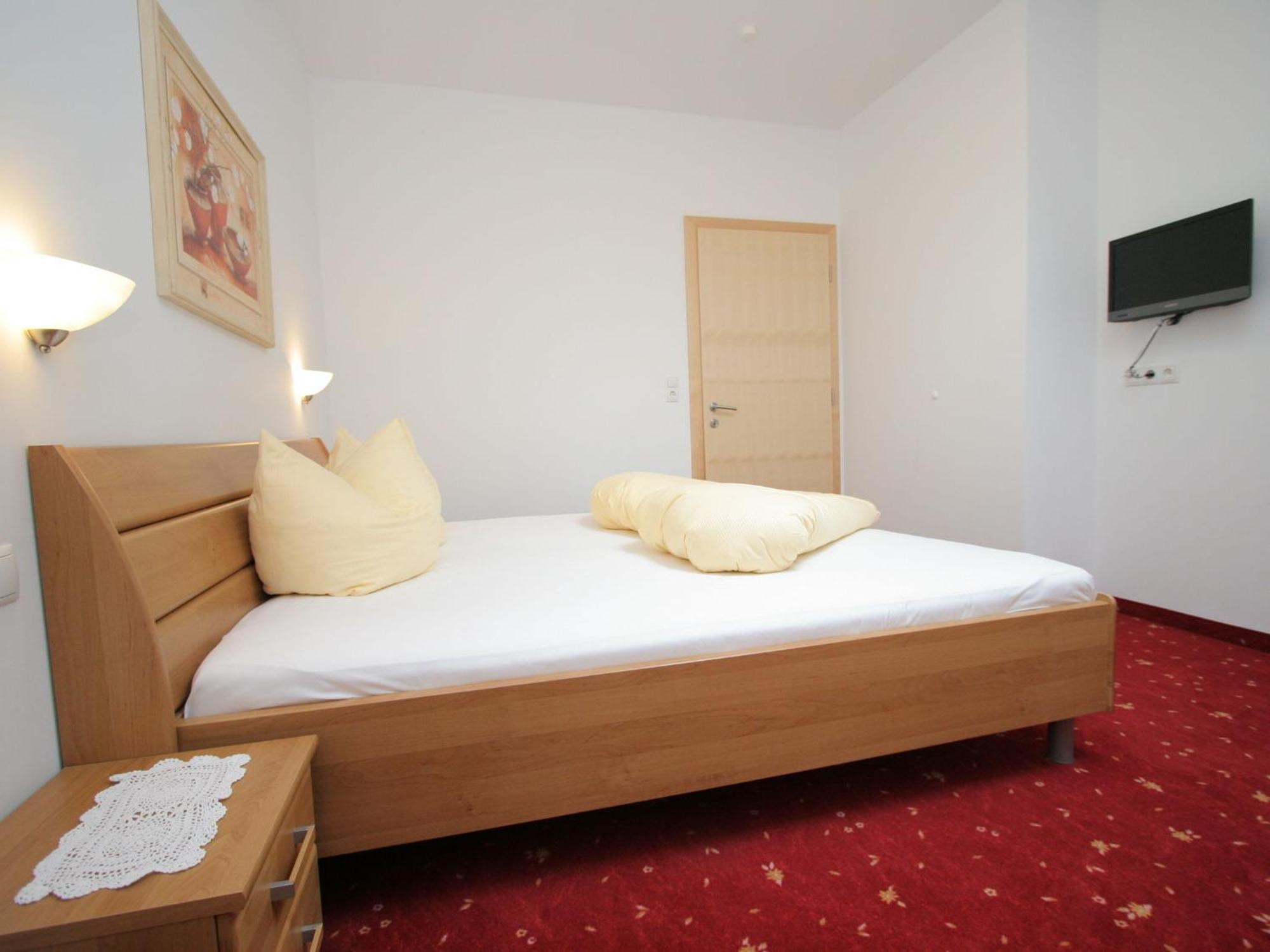 Charming Apartment In Uderns With Balcony Luaran gambar