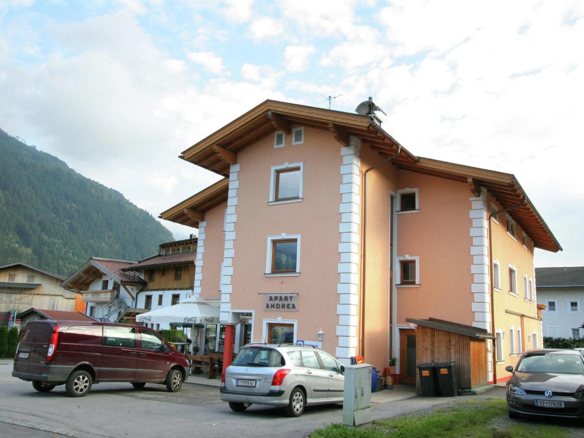 Charming Apartment In Uderns With Balcony Luaran gambar